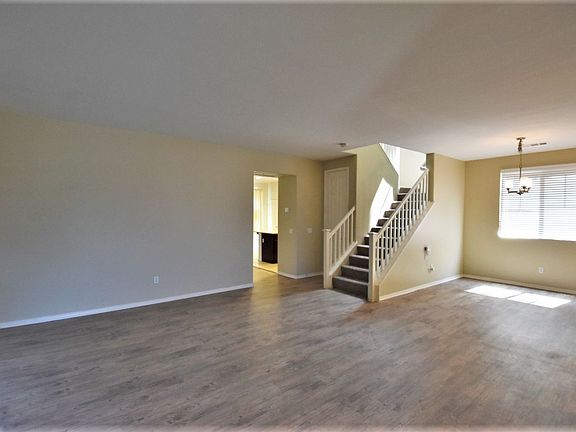 4th image of 19902 Christopher Ln