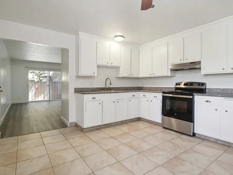 ALAMEDA PARK APARTMENTS — Photo 27