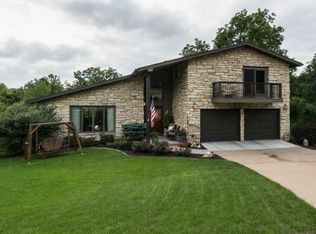 2245 Clydesdale Ct, Dubuque, IA 52001