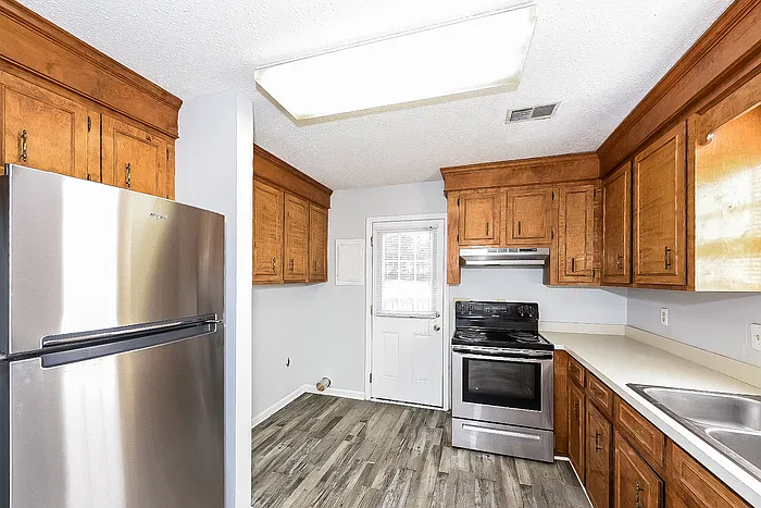4 bed, 2.0 bath, 1459 sqft, $1,645 — Photo 3