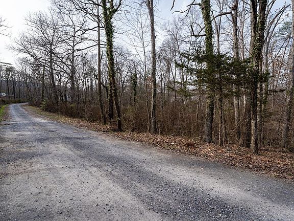 3rd image of C27 Oak Dr