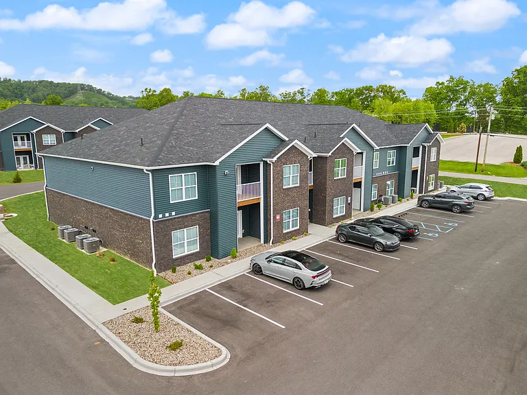 Adelyn Apartments — Photo 26