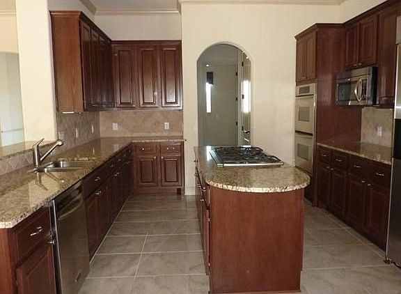 5th image of 365 Regent Cir
