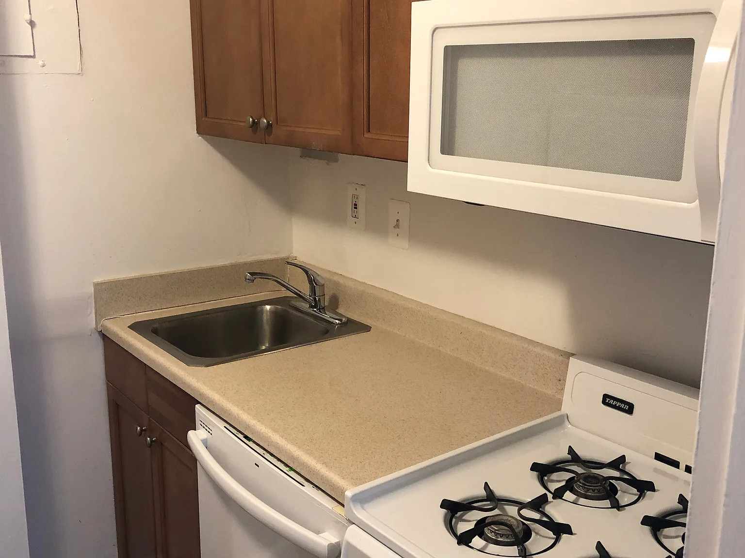 1 bed, 716 sqft, $2,300 — Photo 3