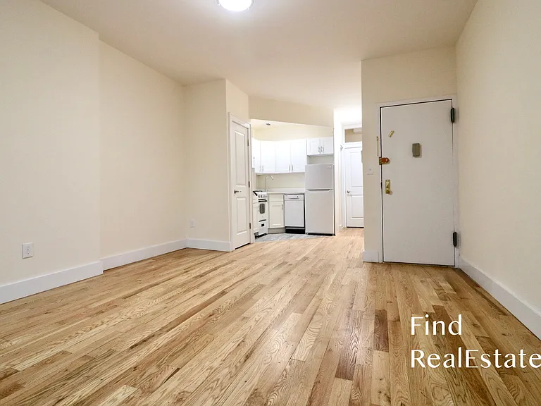 338 W 47th St #4B — Photo 3