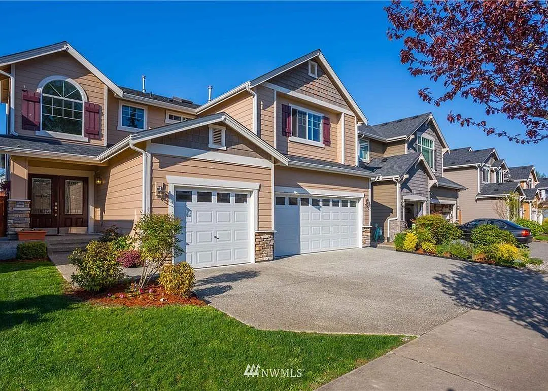 4 bed, 2638 sqft, $4,100 — Photo 2