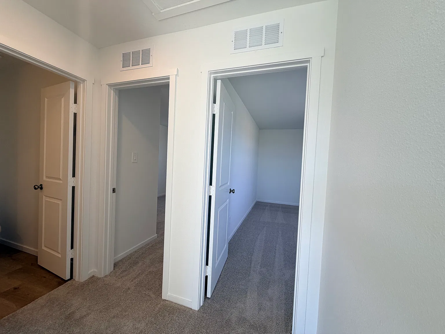 5 bed, 2238 sqft, $2,300 — Photo 4
