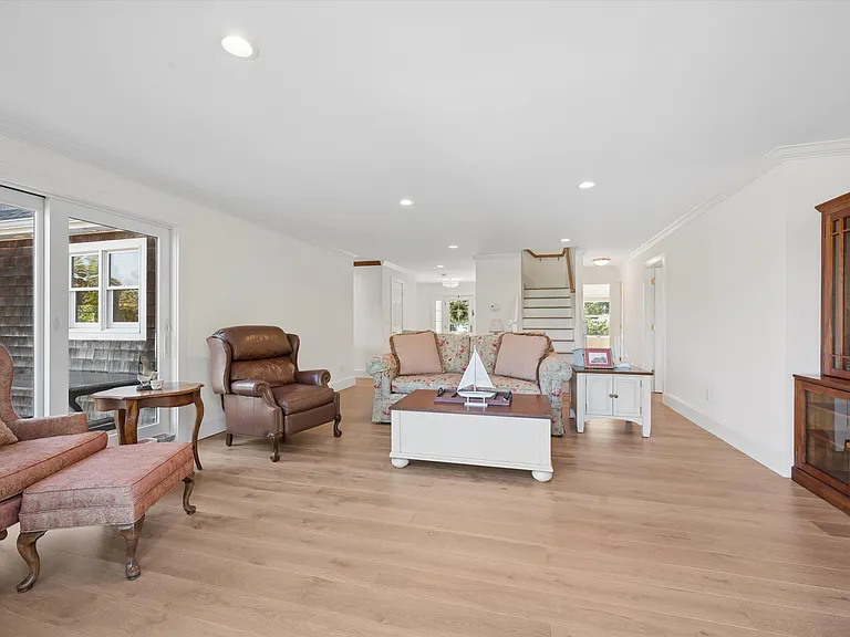 23 Whiting Rd — Photo 12