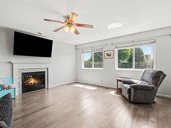 5th image of 1385 Reading St