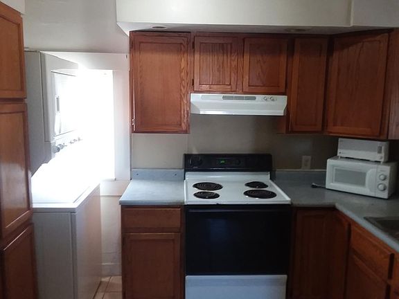 5th image of 137 1/2 Lexington Ave