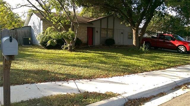 1400 Lawnmont Dr - Front View...