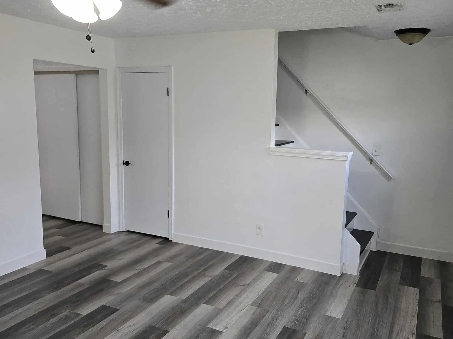 3 bed, 1.5 bath, 1400 sqft, $1,500 — Photo 2