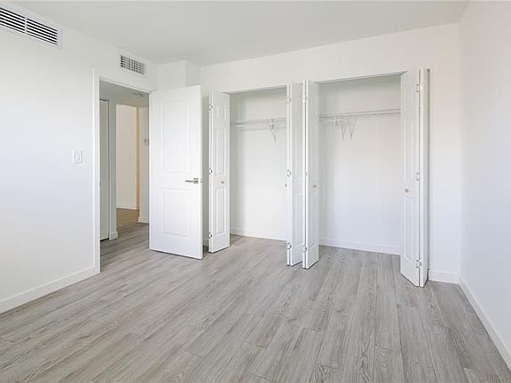 2nd image of 13605 NE 3rd Ct #310