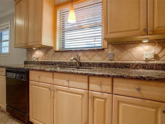 3rd image of 802 Wildgrove Dr