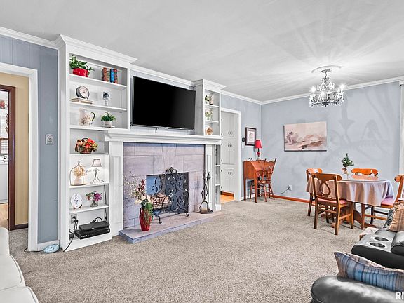 3rd image of 18 Maple Ct