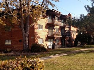 18555 Hickory Ct #325, Lansing, IL