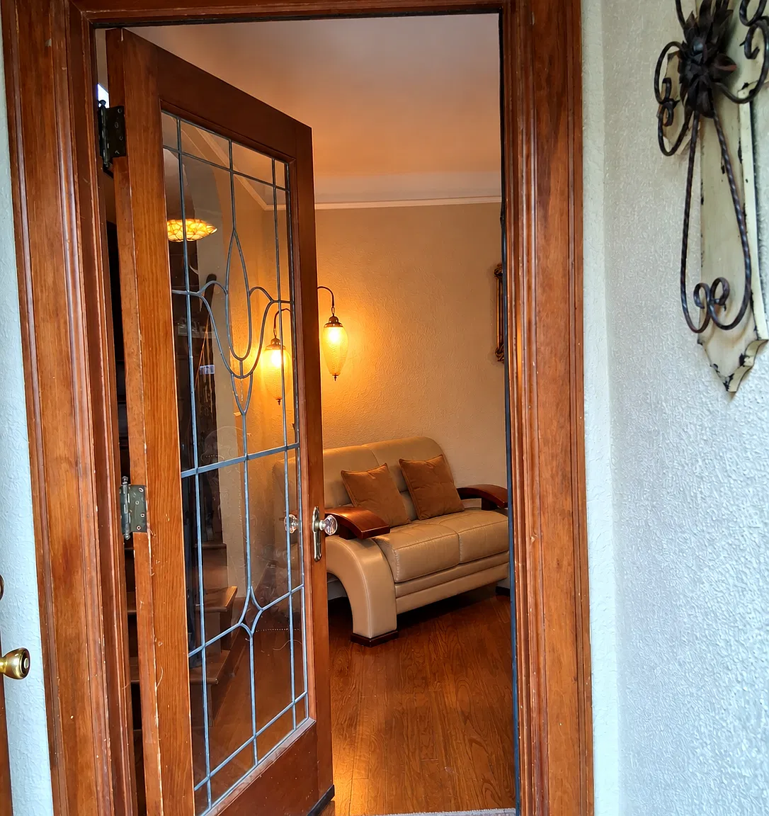 3 bed, 1600 sqft, $2,200 — Photo 2