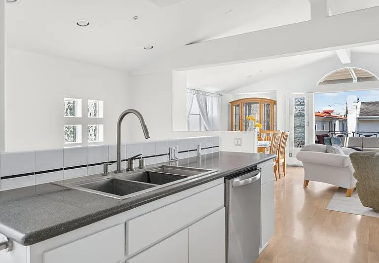 440 Marine Pl — Photo 8