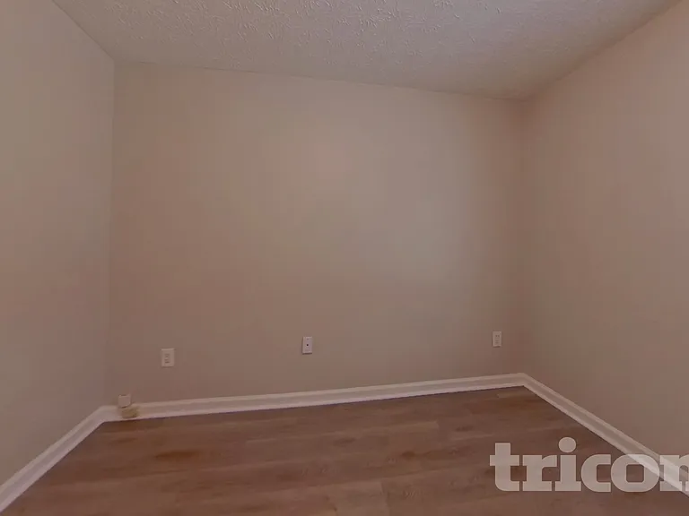 20 E Lawn Dr — Photo 11