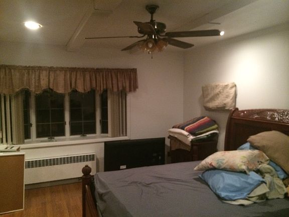 5th image of 154 Lyon Pl APT 1