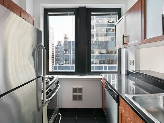 3rd image of 100 Maiden Ln APT 902