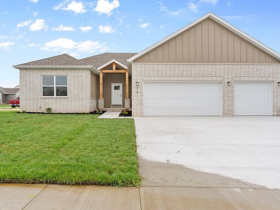 2nd image of 1424 N Carter Way