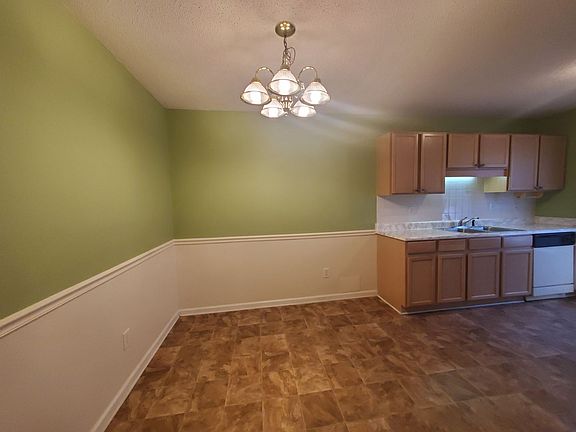 3rd image of 171 Hobson Ct