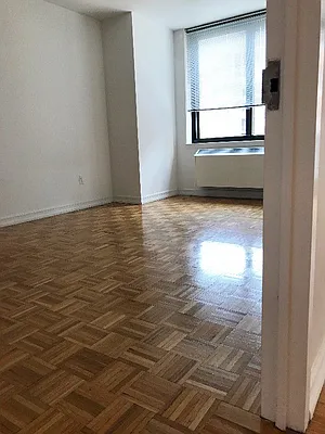 Rented by LL Real Estate Services | media 30