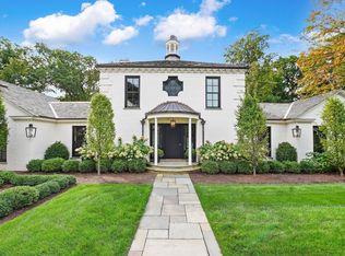 545 Crab Tree Ln, Lake Forest, IL 60045