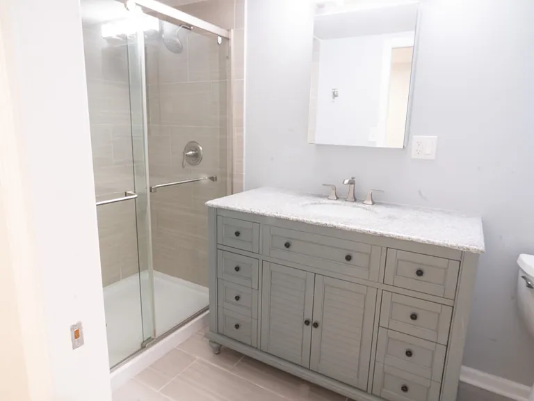 2115 W Berteau Ave #G — Photo 8