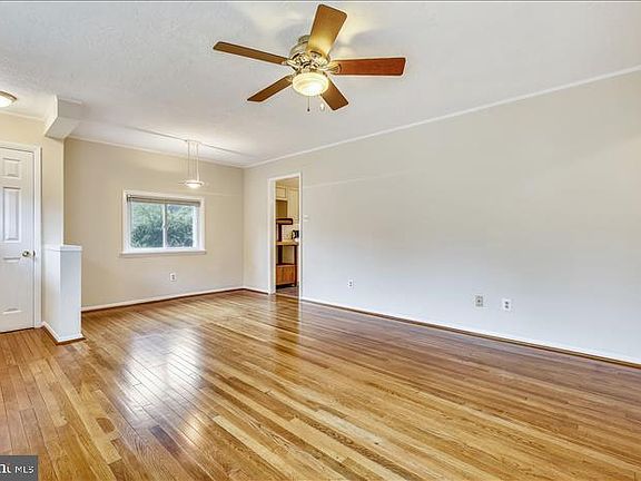 5th image of 1605 Crawford Dr