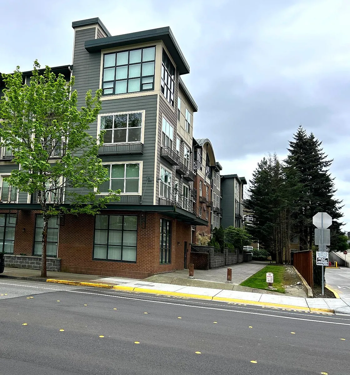 Corner units are rare and unique! - 16275 NE 85th St #313
