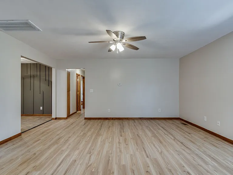 819 N Eagle Ln — Photo 6