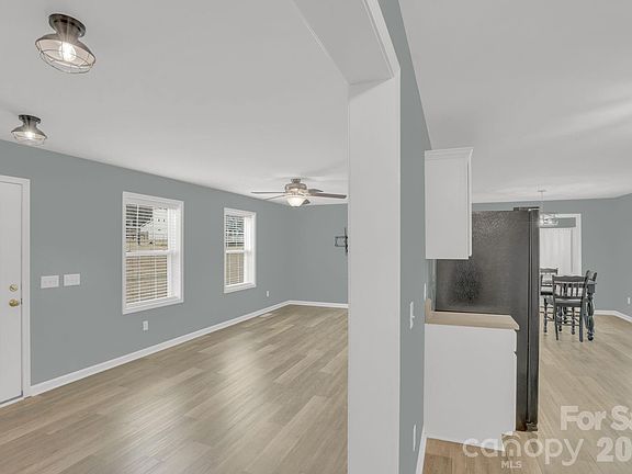 3rd image of 10425 Idlewild Rd