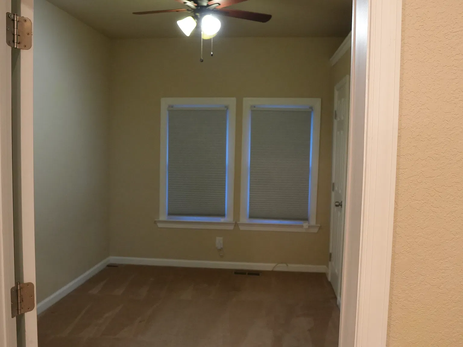 3 bed, 1570 sqft, $1,873 — Photo 3