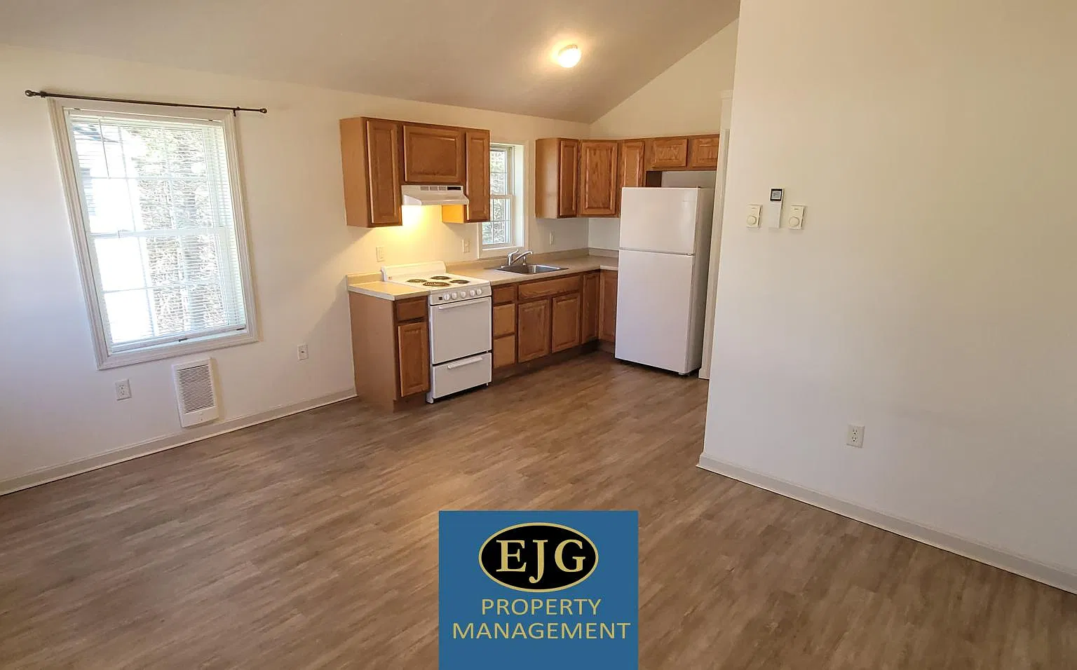 Studio, $1,400 — Photo 4