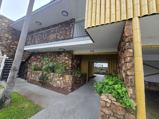 220 12th St APT 8, Huntington Beach, CA 92648