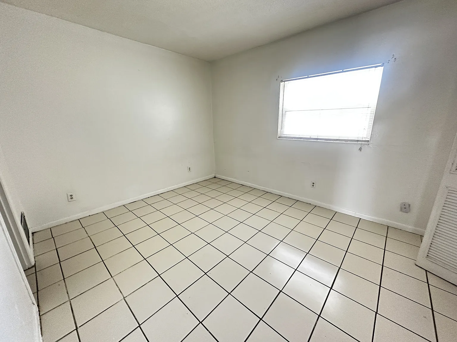 1315 SE Silver Springs Place - 6 — Photo 2