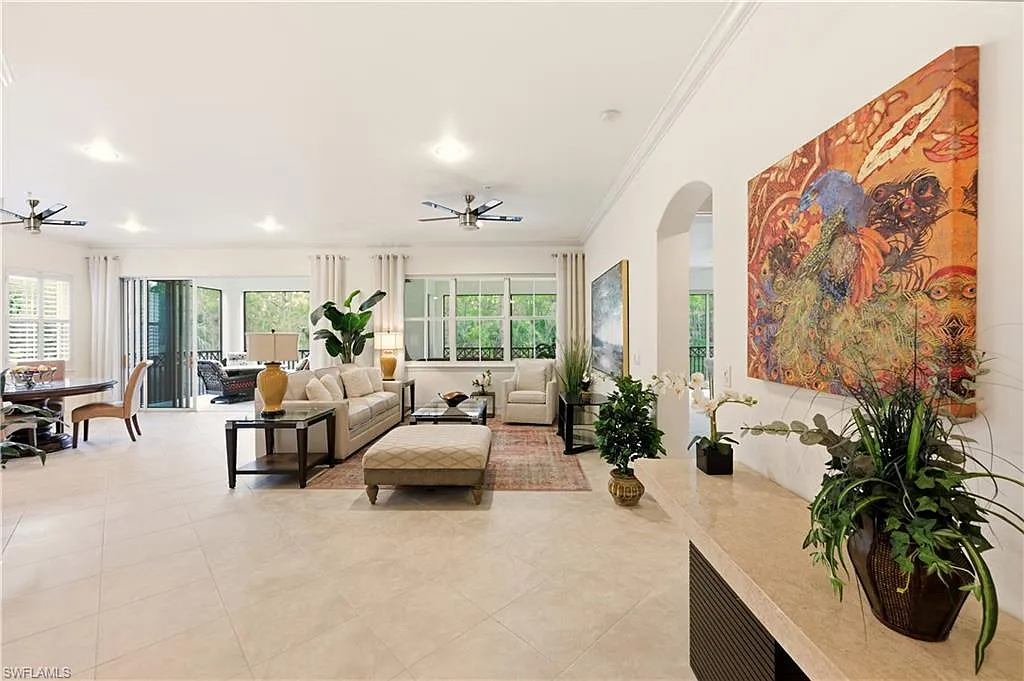 3 bed, 2.0 bath, 2420 sqft, $8,000 — Photo 2