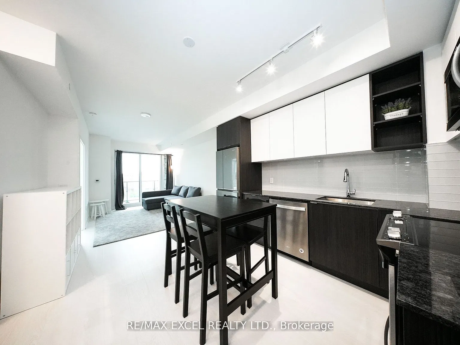 2 bed, $2,400 — Photo 2