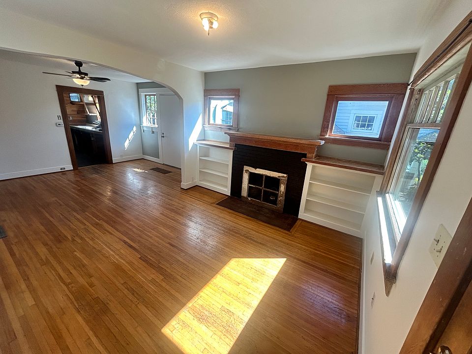 2nd image of 2934 NE 35th Pl