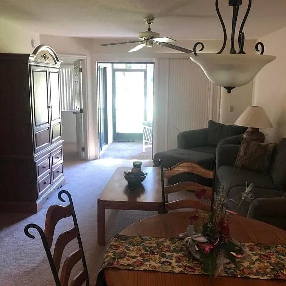1209 Country Club Dr — Photo 4