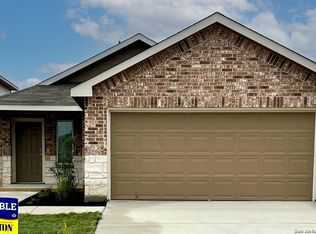 109 Honors St, Floresville, TX 78114