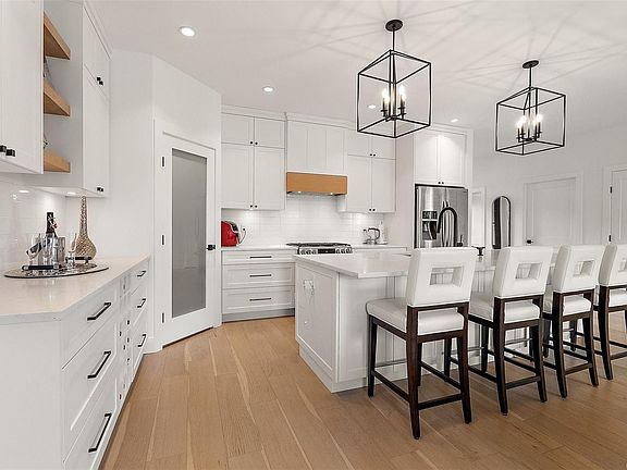 3rd image of 1583 Rondeault Rd