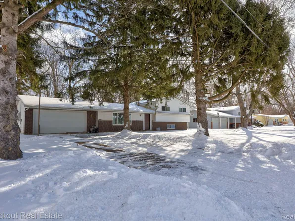 11460 Colonial Woods Dr, Clio, MI 48420