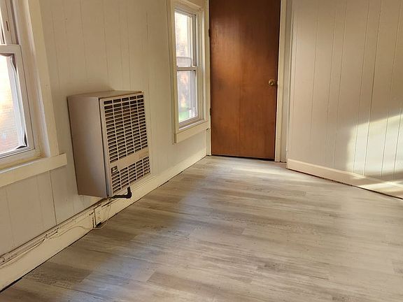 2nd image of 8 W Market St APT 4
