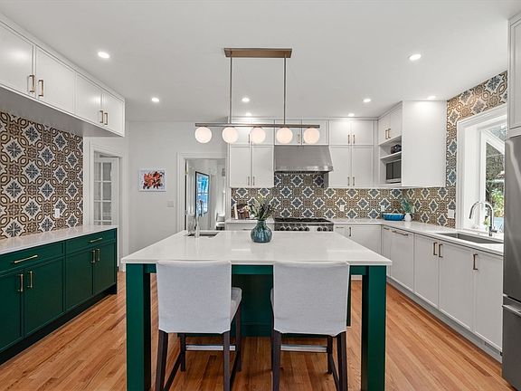 5th image of 19 Forest St
