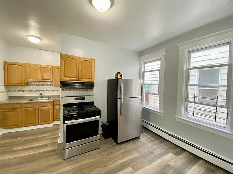 126 W 19th St — Photo 1