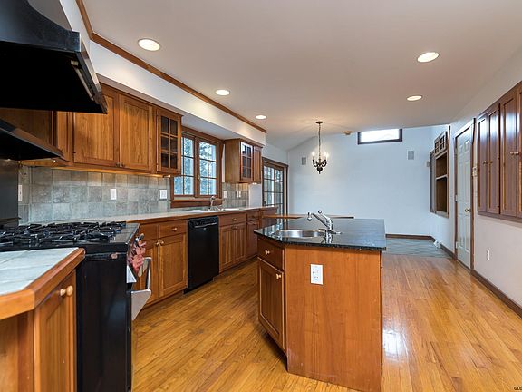 3rd image of 47 Ormond St