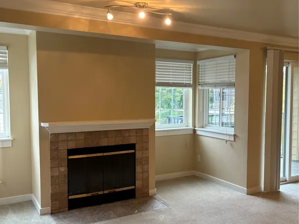 28704 18th Avenue S #V203, Federal Way, WA 98003